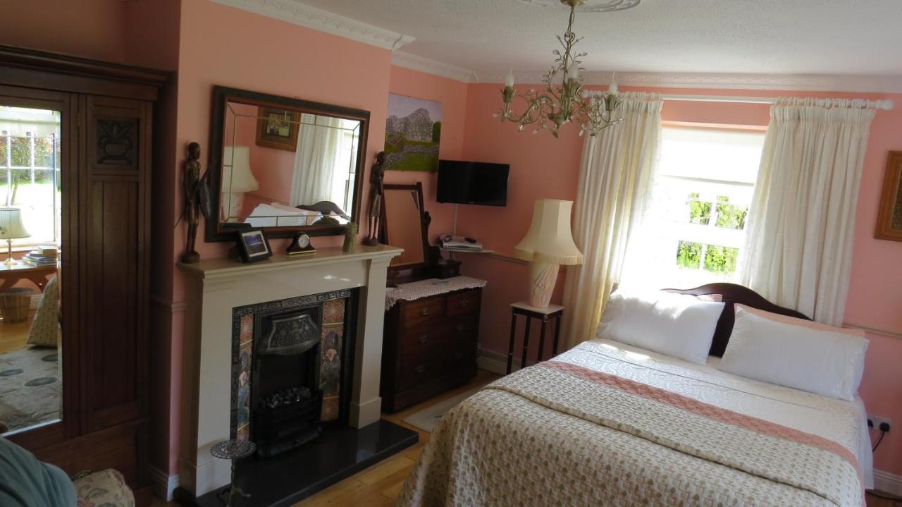 Tyreda Bed & Breakfast Енис Екстериор снимка