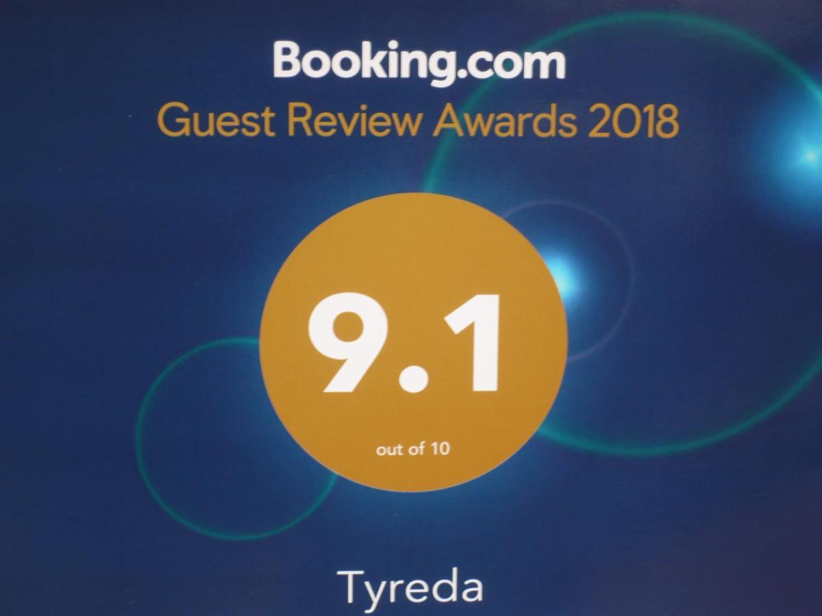 Tyreda Bed & Breakfast Енис Екстериор снимка