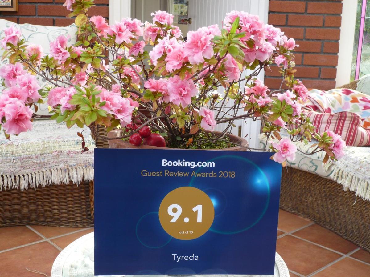 Tyreda Bed & Breakfast Енис Екстериор снимка